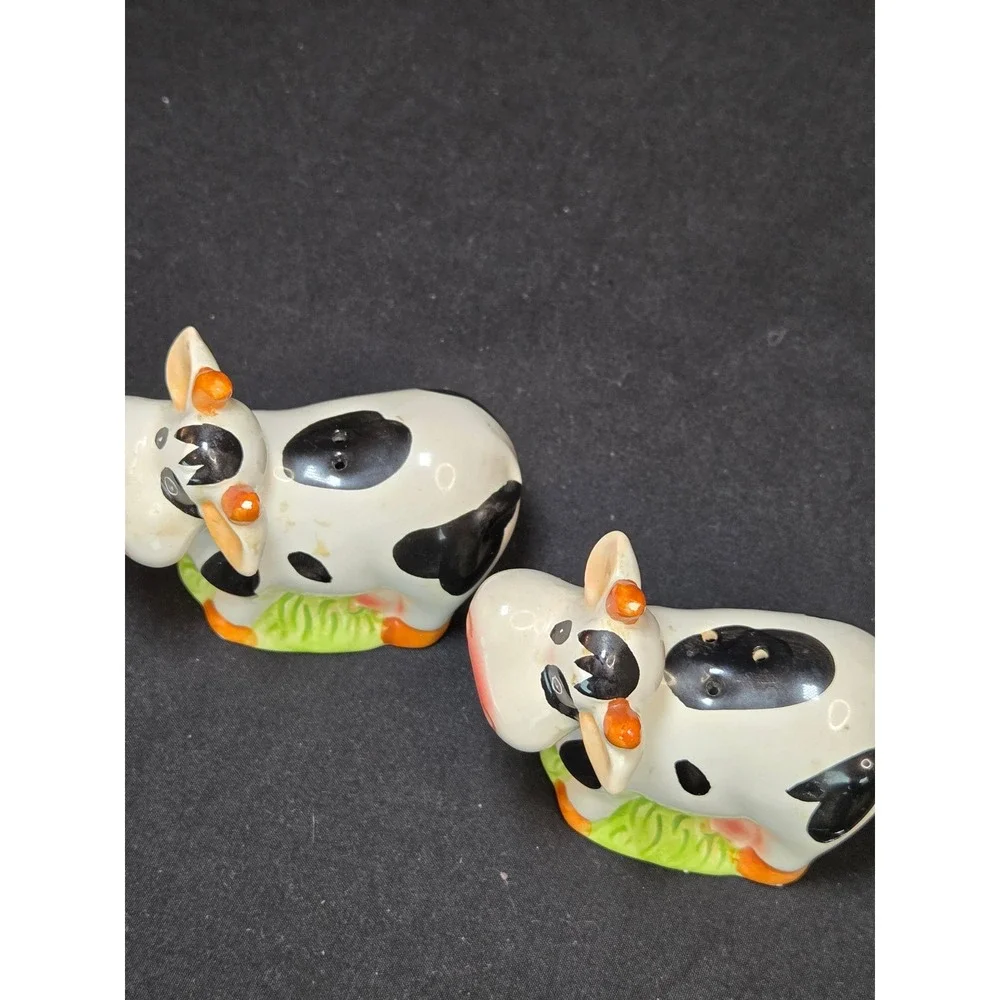 Vintage‎ Ceramic Cow Salt and Pepper Shakers Set Black White Farmhouse Decor